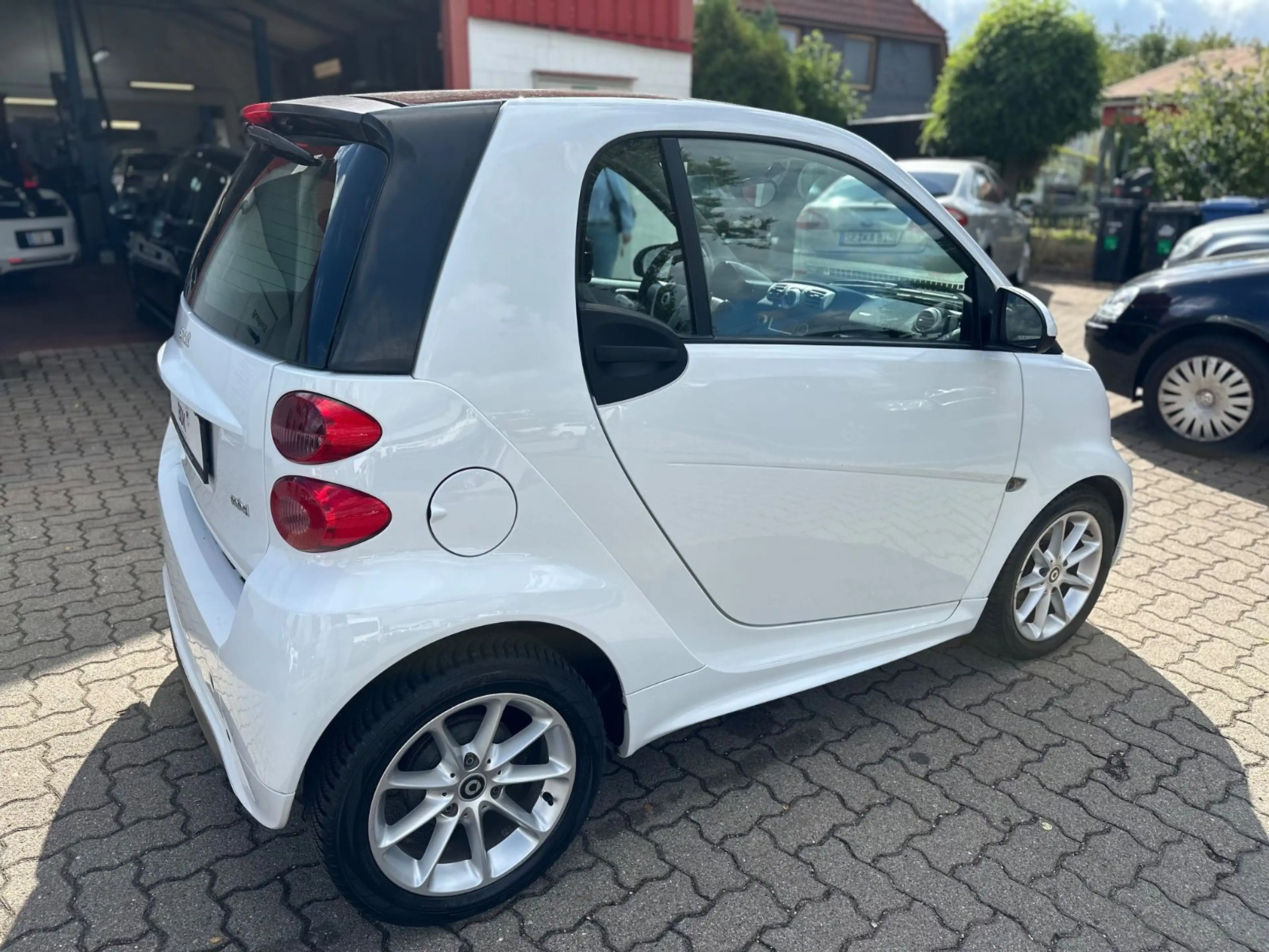 smart forTwo coupe Micro Hybrid Drive/PANO/KLIMA/GJR/ — photo 5