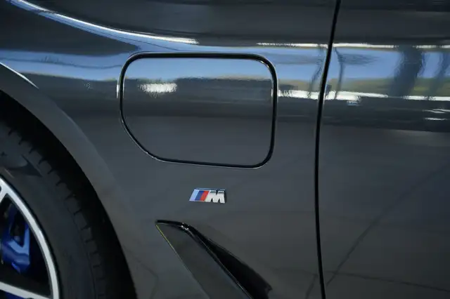 BMW 5 Series view 12