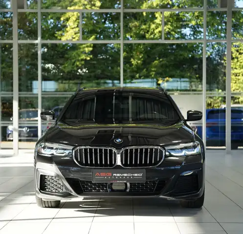 BMW 5 Series view 3