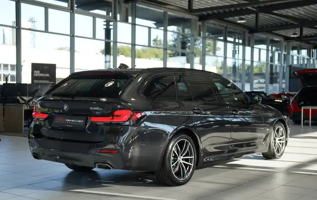 BMW 5 Series view 7