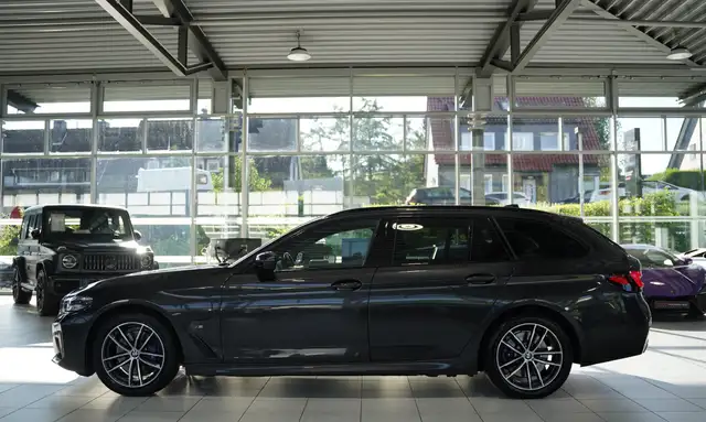 BMW 5 Series view 11