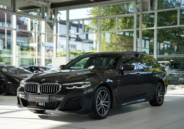 BMW 5 Series view 4