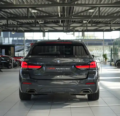 BMW 5 Series view 8