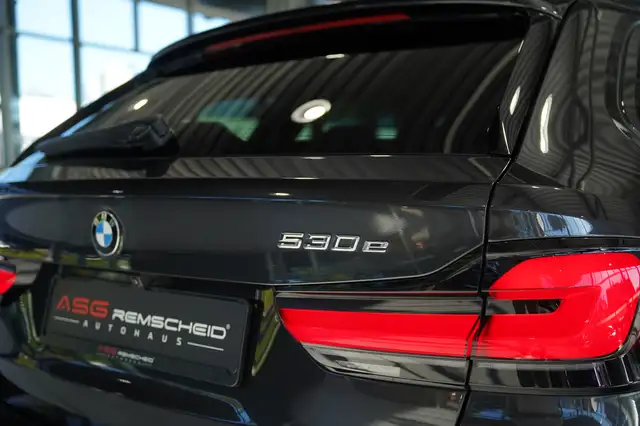 BMW 5 Series view 13