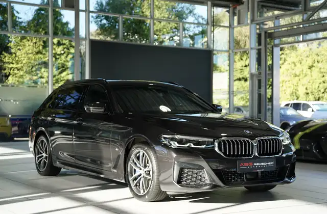 BMW 5 Series view 5