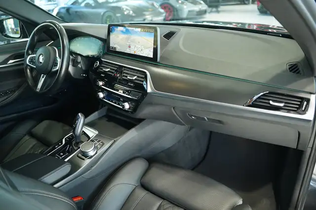 BMW 5 Series view 15