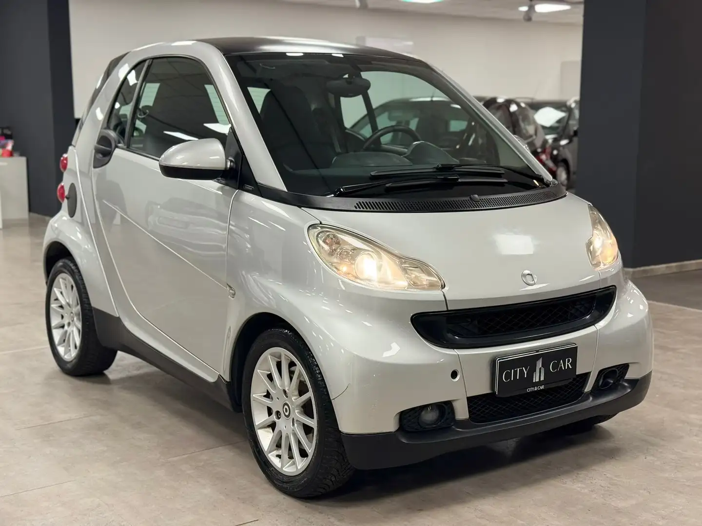 smart forTwo 1.0 Passion 84cv Silber - 1