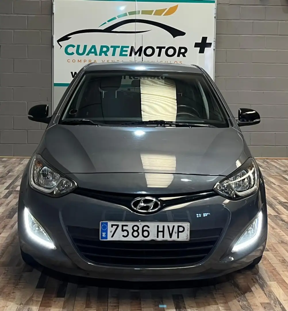 Hyundai i20 1.2i Go Grijs - 2
