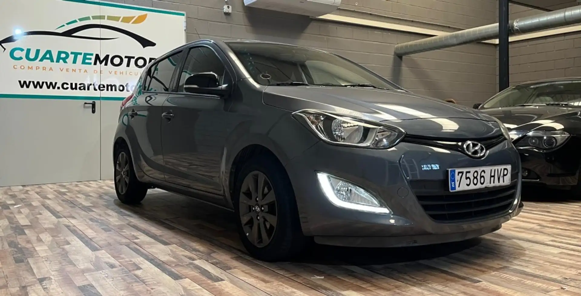 Hyundai i20 1.2i Go Grijs - 1