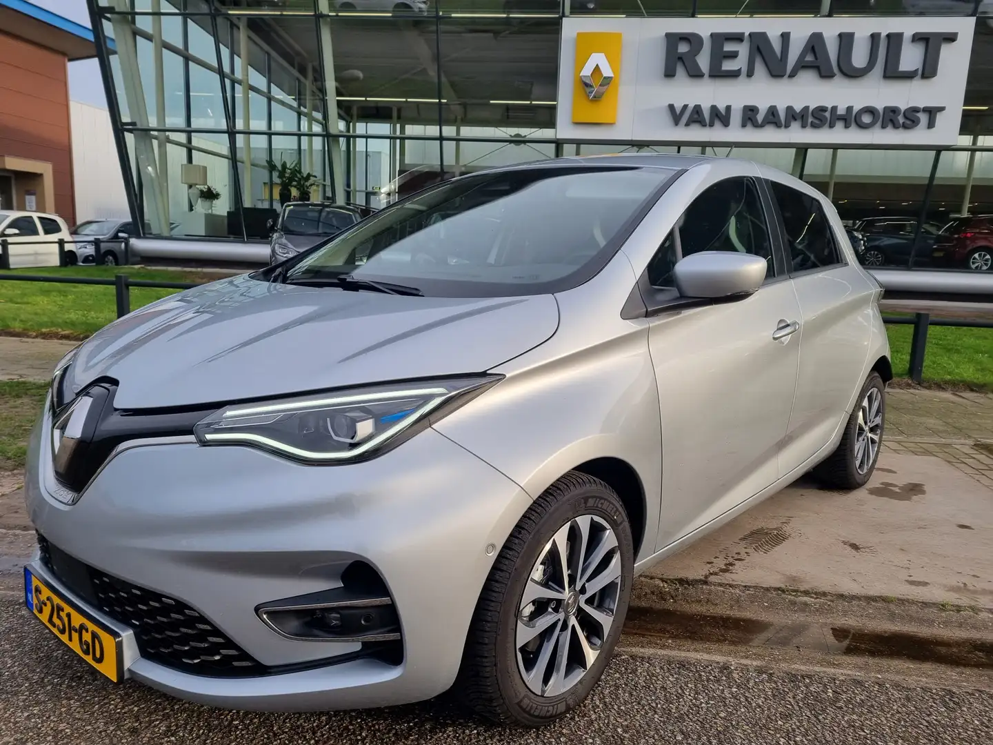 Renault ZOE E-Tech Electric R135 Intens 50 (Koopbatterij) CCS- Grijs - 1