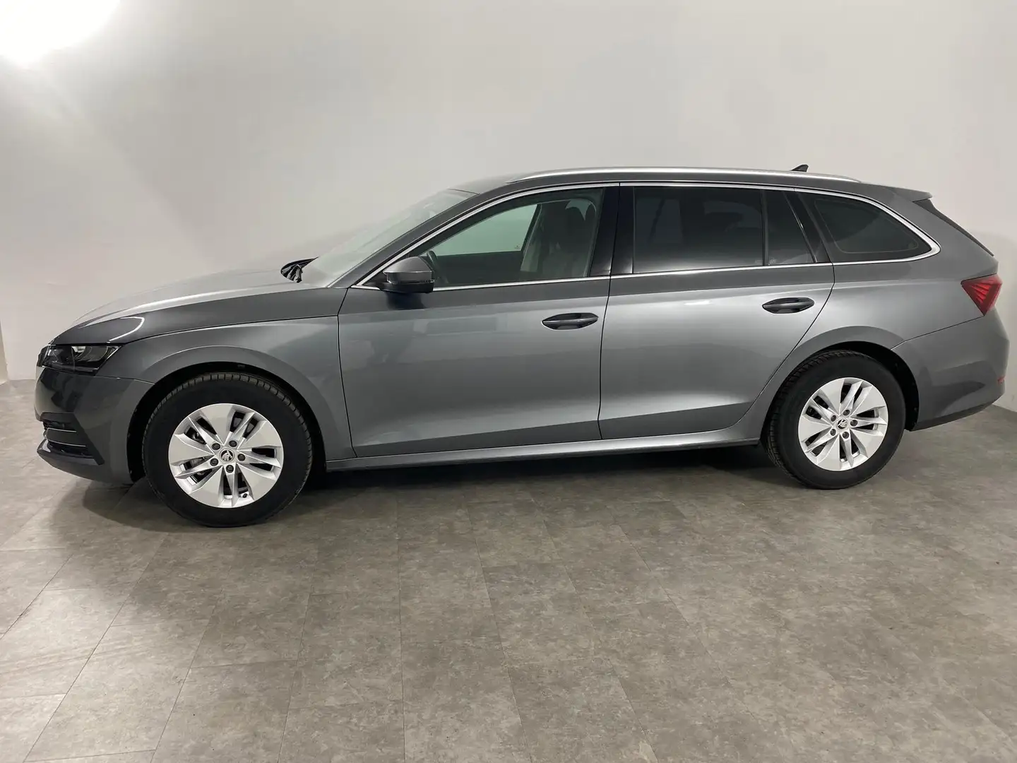 Skoda Octavia Combi 2.0 TDI DPF Ambition LED*RFK*VIRTUAL COCK... Grau - 2