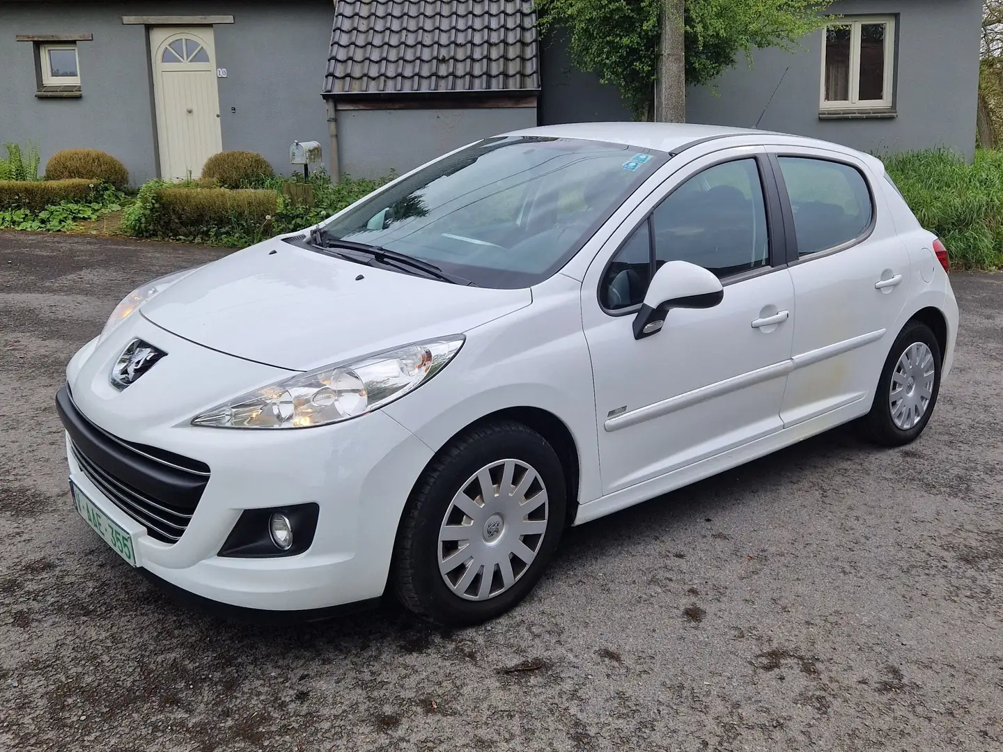 Peugeot 207 1.6 HDi Active FAP Weiß - 1