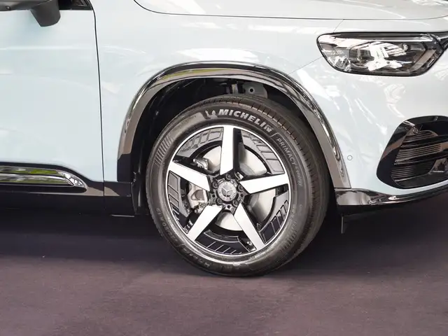 Mercedes-Benz GLB view 2
