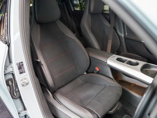 Mercedes-Benz GLB view 9