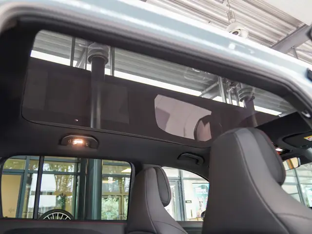 Mercedes-Benz GLB view 15