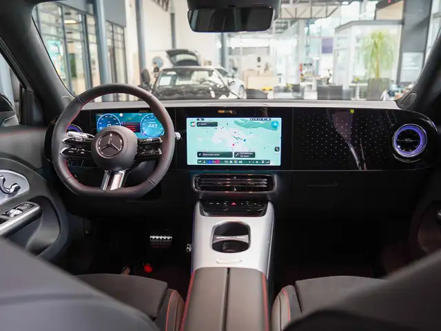 Mercedes-Benz GLB view 14