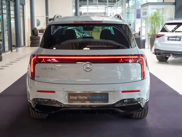 Mercedes-Benz GLB view 4