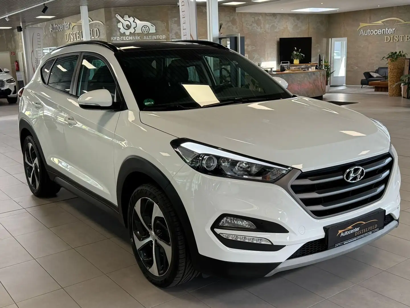Hyundai TUCSON Trend 2WD Panorama LED DAB Tempomat Weiß - 1