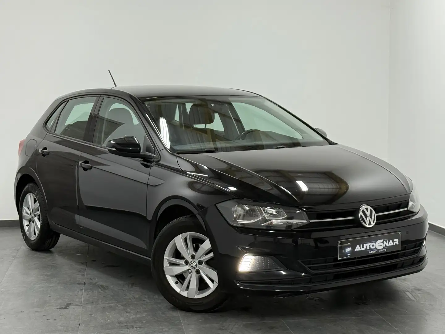 Volkswagen Polo 1.0i Euro6 - Carnet - 1erMain - CarPlay - Navi Zwart - 1