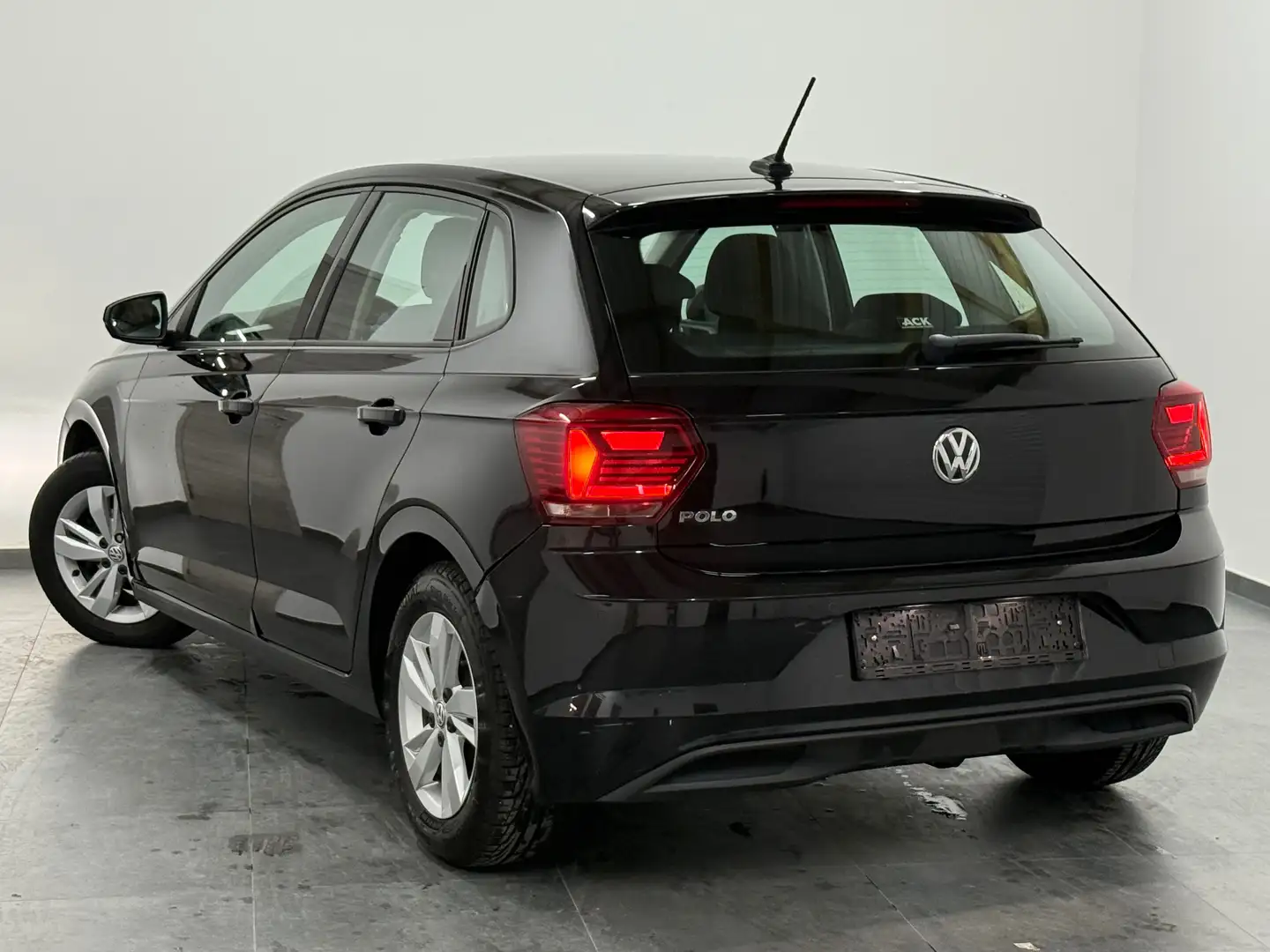 Volkswagen Polo 1.0i Euro6 - Carnet - 1erMain - CarPlay - Navi Zwart - 2