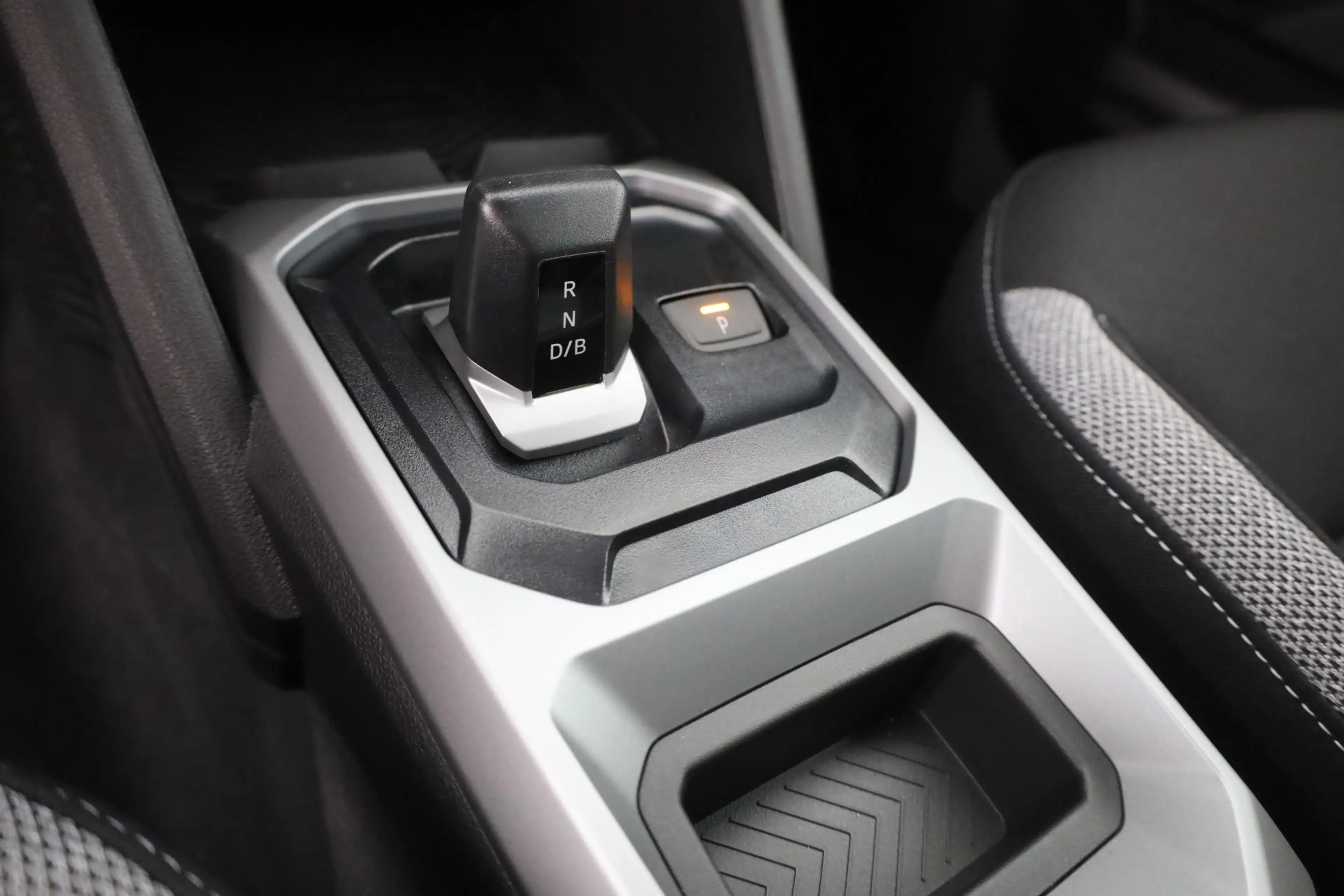 Dacia Duster Hybrid 155 Aut. LED ACC Navi — photo 15