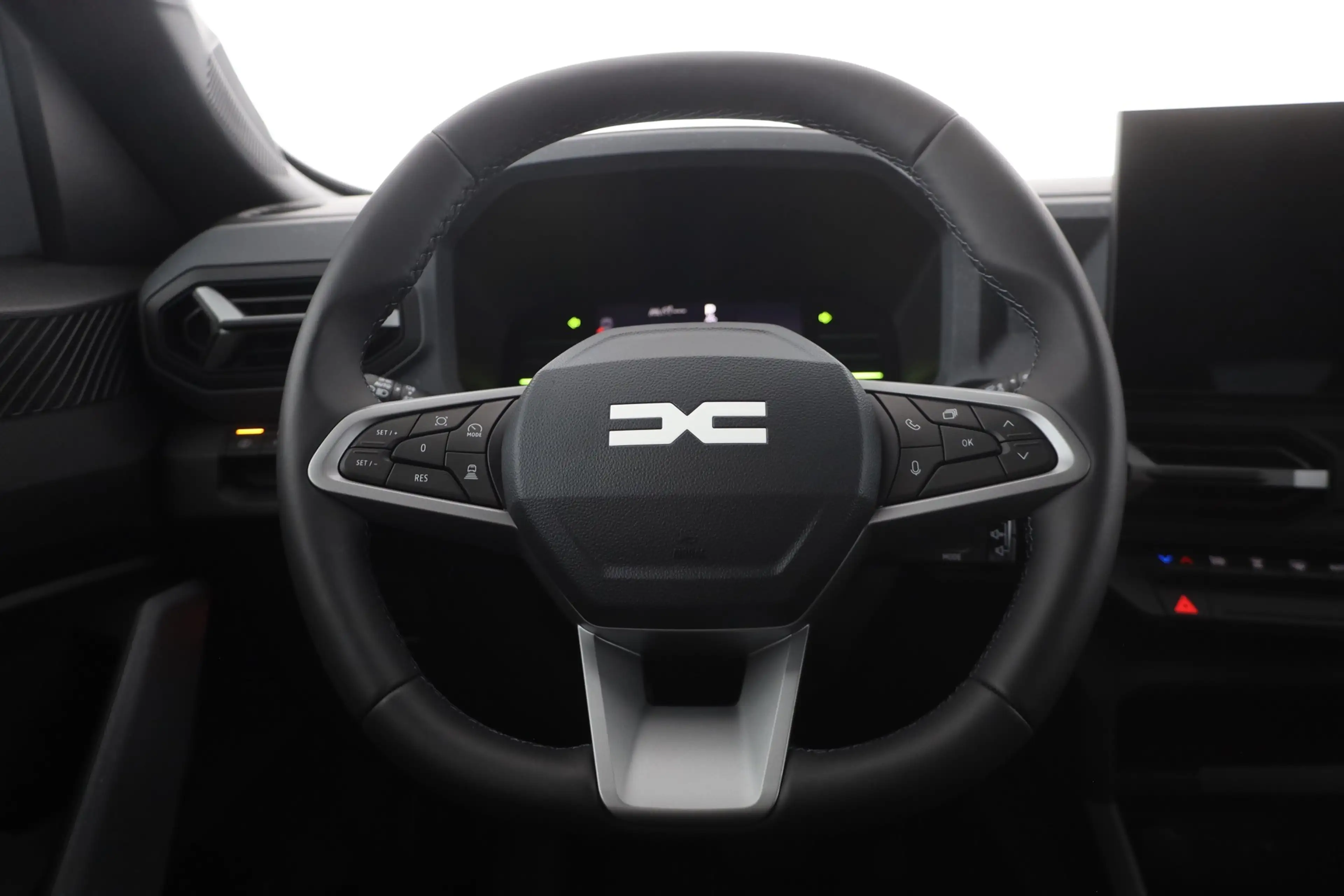 Dacia Duster Hybrid 155 Aut. LED ACC Navi — photo 10