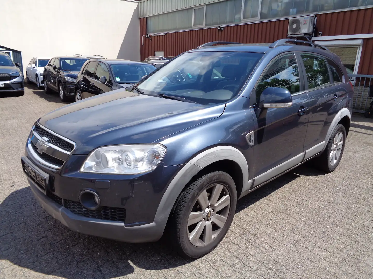 Chevrolet Captiva 2.0 D LT 4WD Exclusive, Autom., 7 Sitze Grau - 2