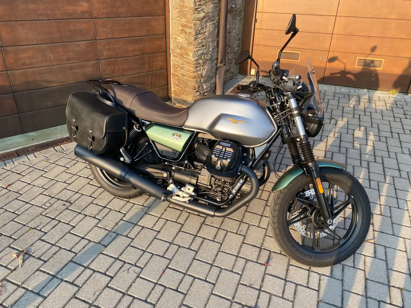 Moto Guzzi V 7 Cententenario Gri - 2