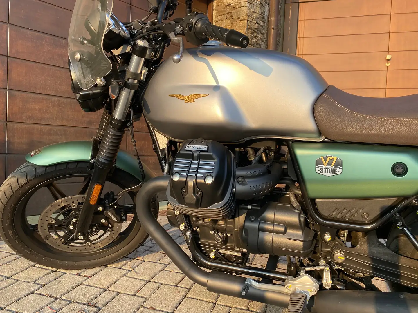 Moto Guzzi V 7 Cententenario Gri - 1
