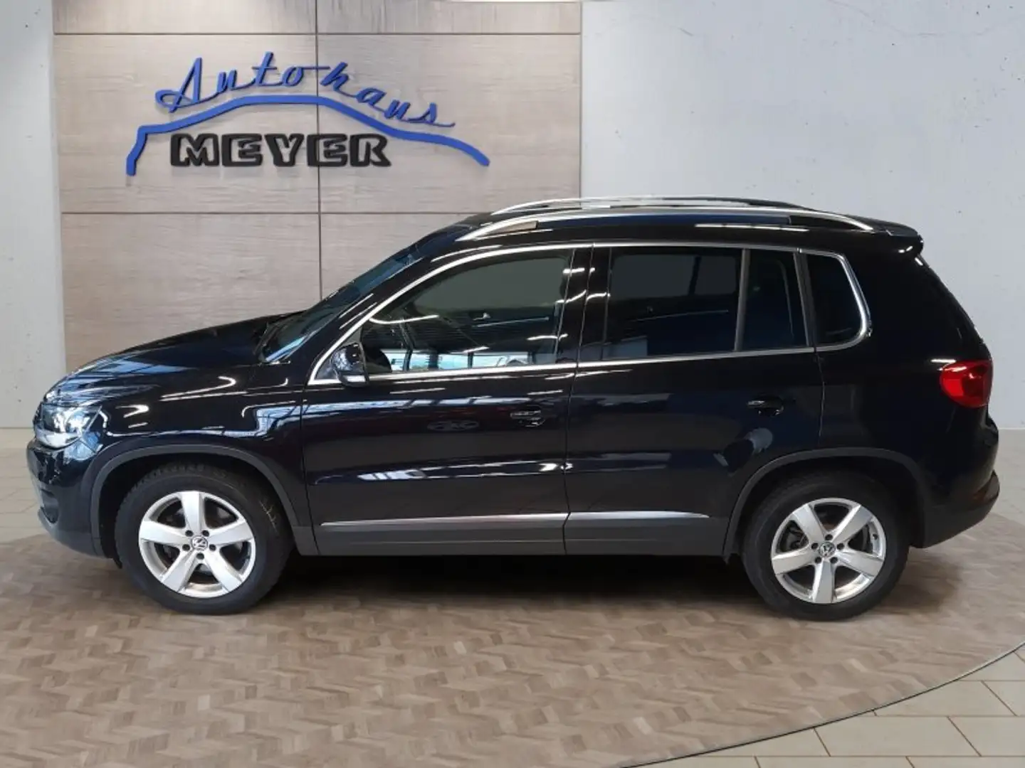 Volkswagen Tiguan 1.4TSI  AHK/Navi/SHZ/Tempomat Czarny - 2