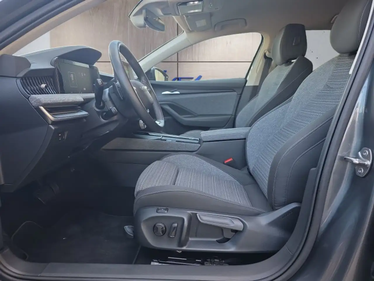 Skoda Superb Combi 2,0TDI DSG Navi/DCC/ACC/Kamera/Sitzhz., миниатюра 10
