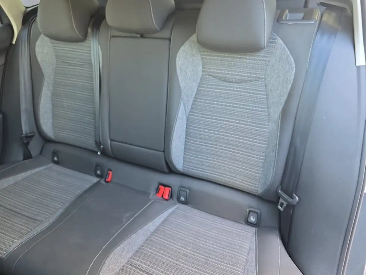 Skoda Superb Combi 2,0TDI DSG Navi/DCC/ACC/Kamera/Sitzhz., миниатюра 15