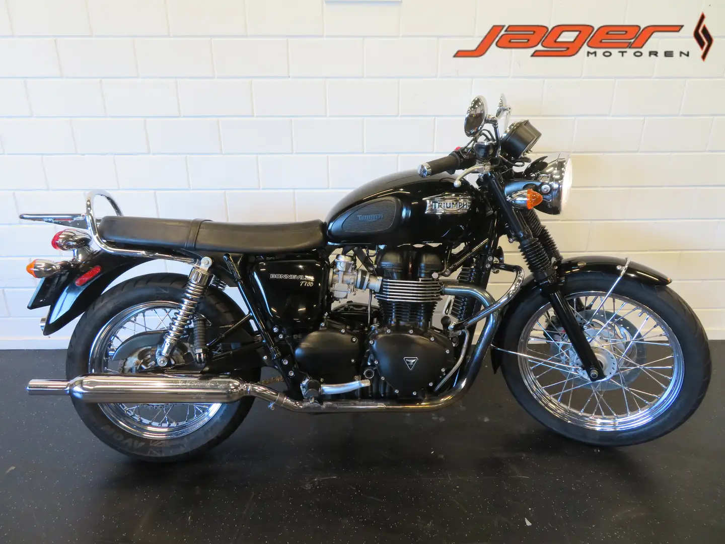 Triumph Bonneville T100 BLACK-EDITION!! Zwart - 1
