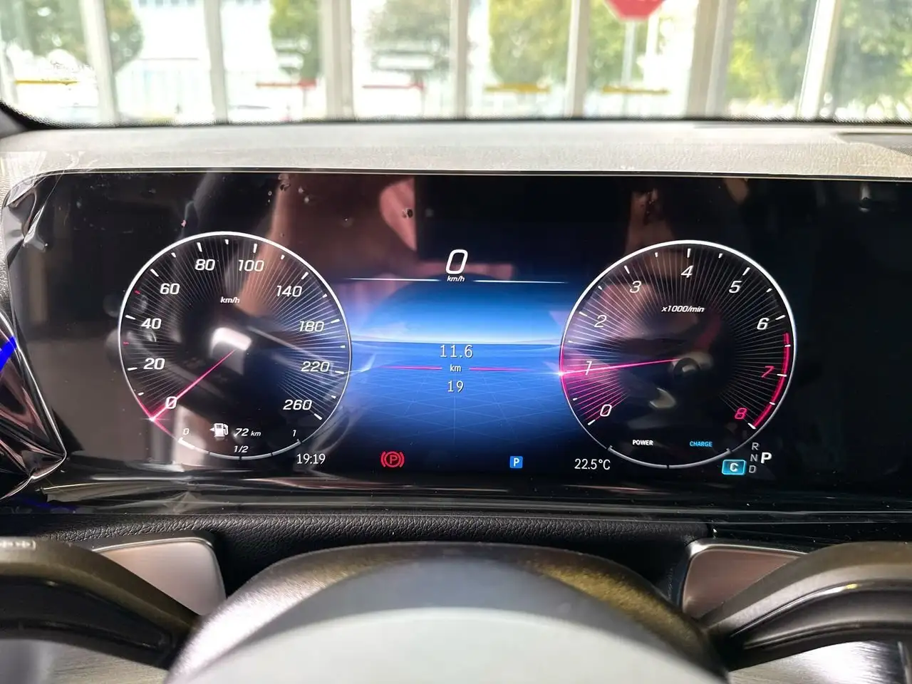 Mercedes-Benz GLB снимка Mercedes-Benz GLB