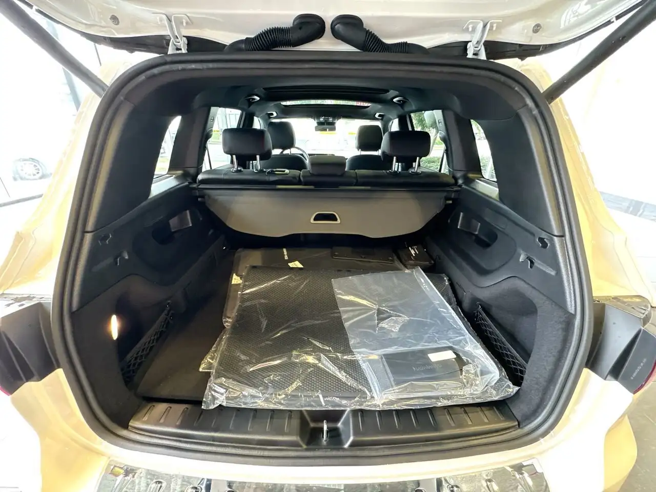 Mercedes-Benz GLB снимка Mercedes-Benz GLB