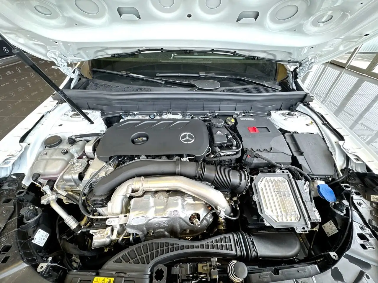 Mercedes-Benz GLB снимка Mercedes-Benz GLB