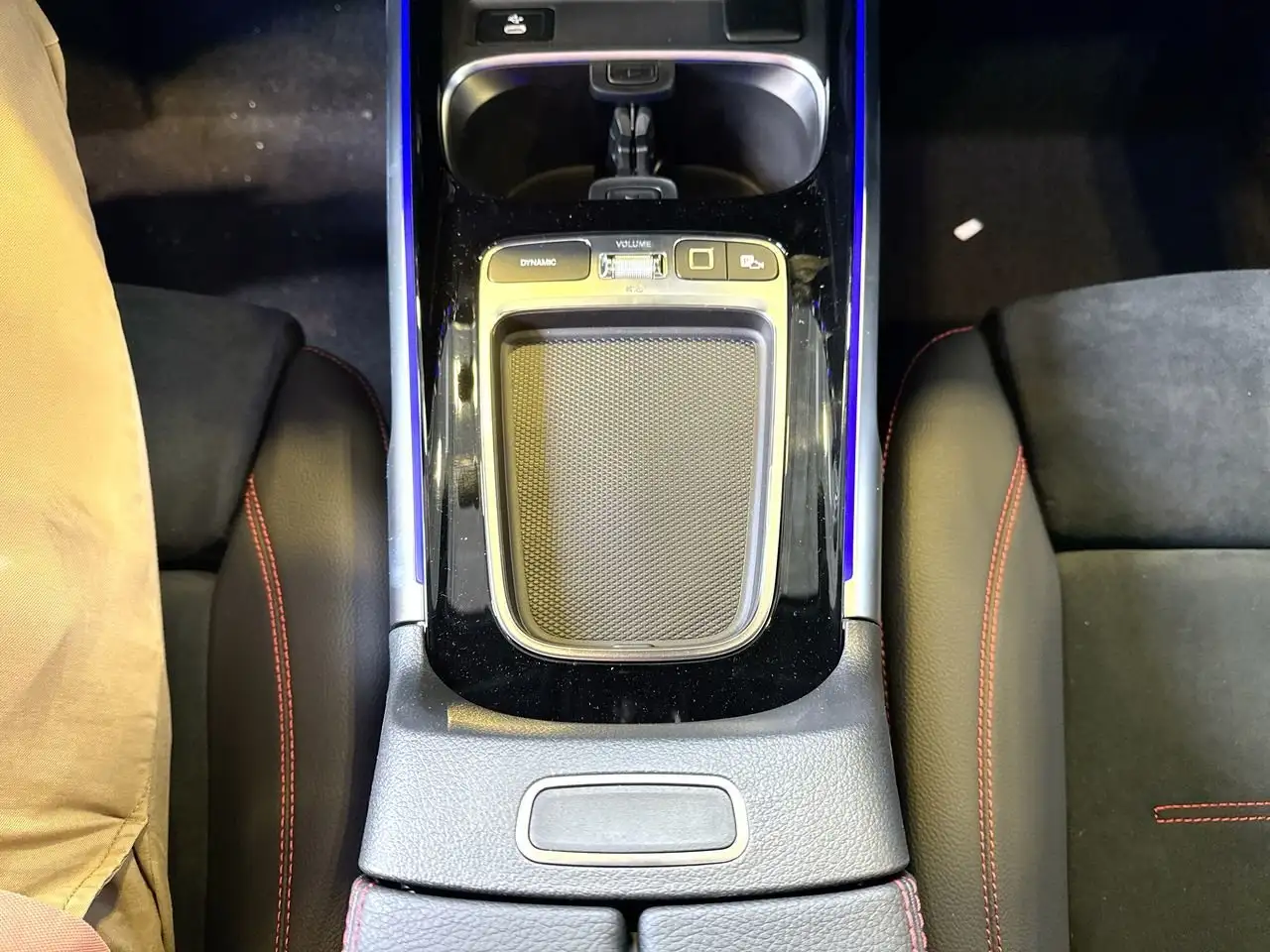 Mercedes-Benz GLB снимка Mercedes-Benz GLB