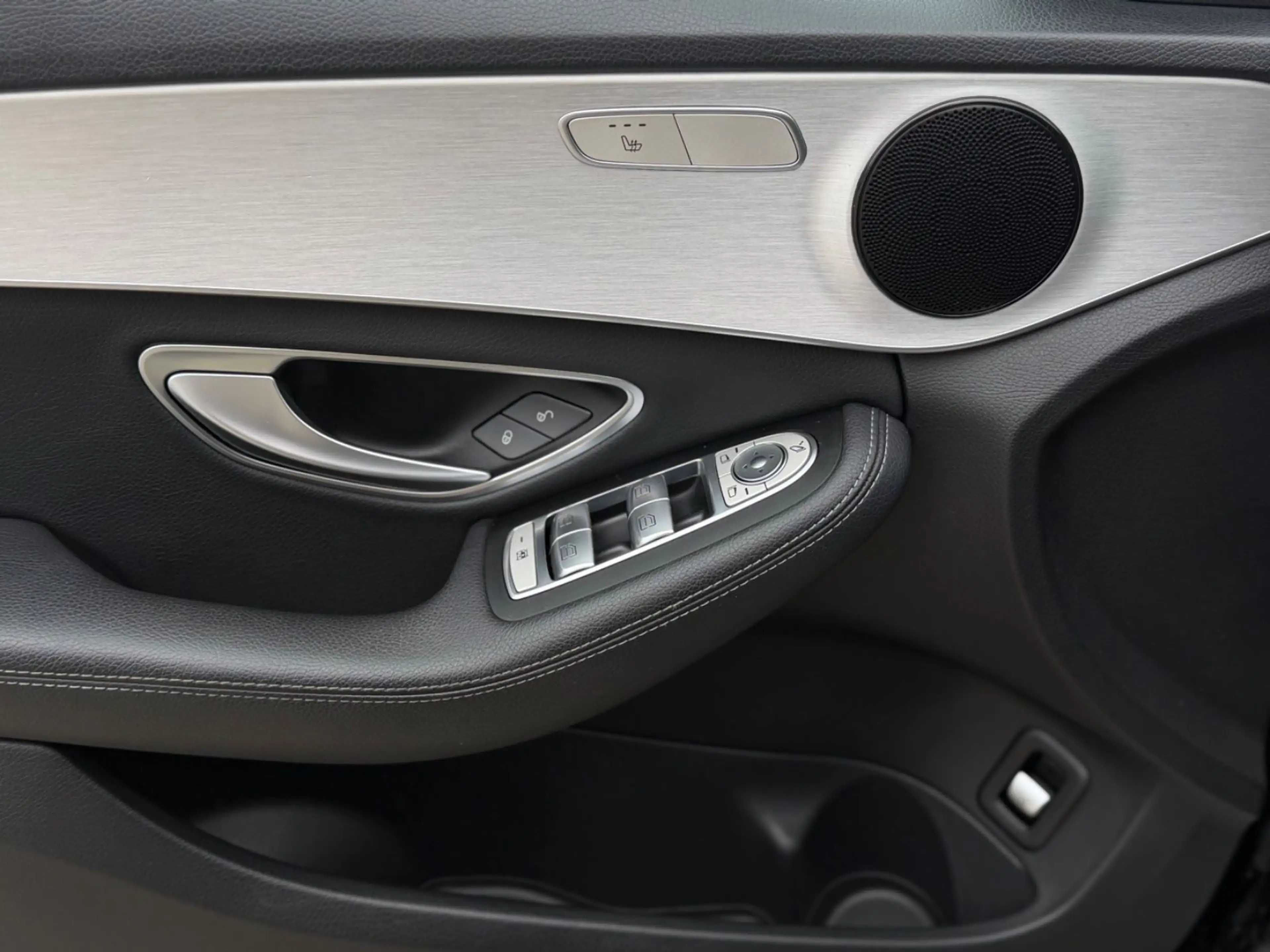 Mercedes-Benz C 200 d Limousine BlueTec Schiebedach LED AHK — photo 14