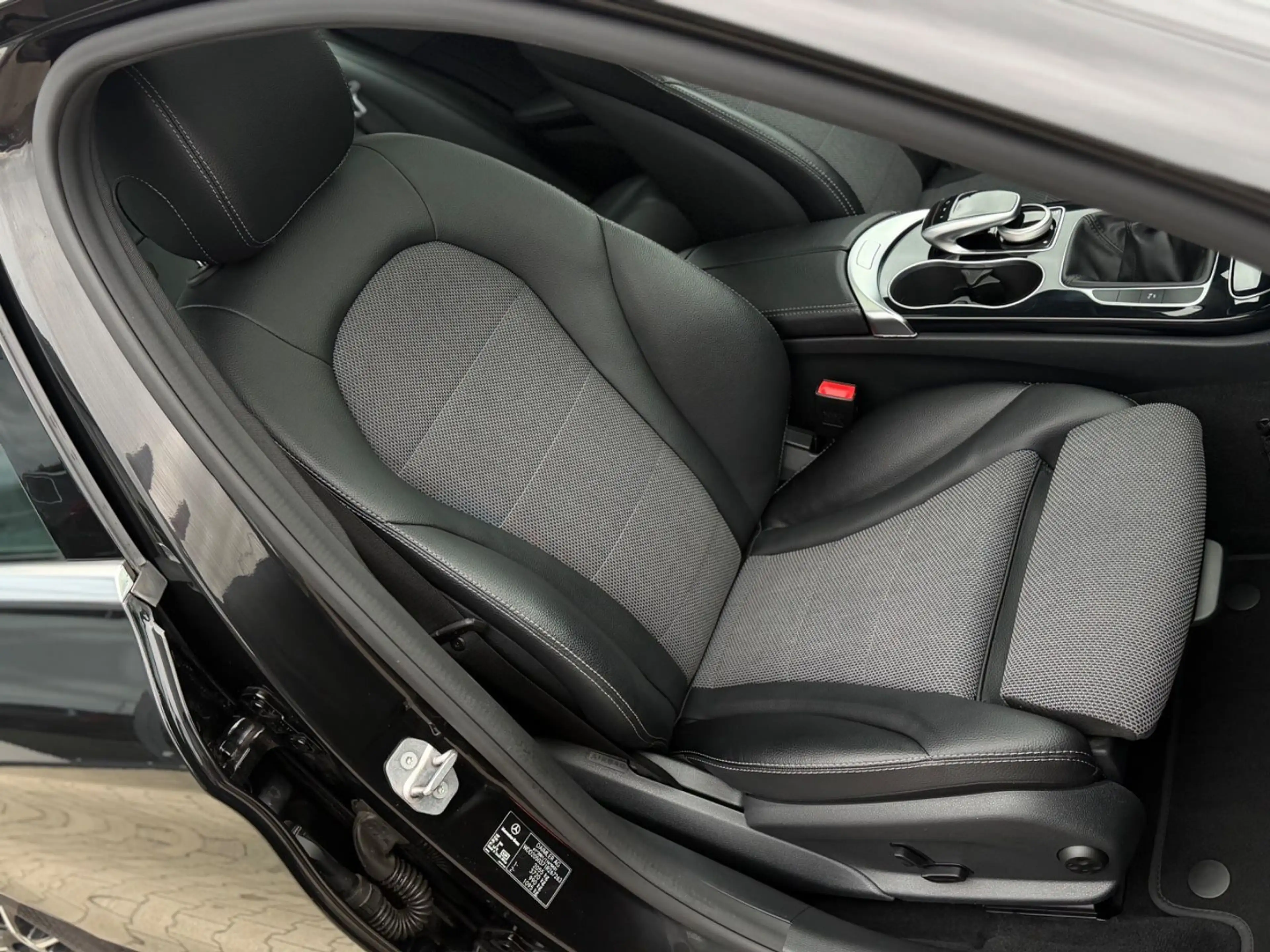 Mercedes-Benz C 200 d Limousine BlueTec Schiebedach LED AHK — photo 15