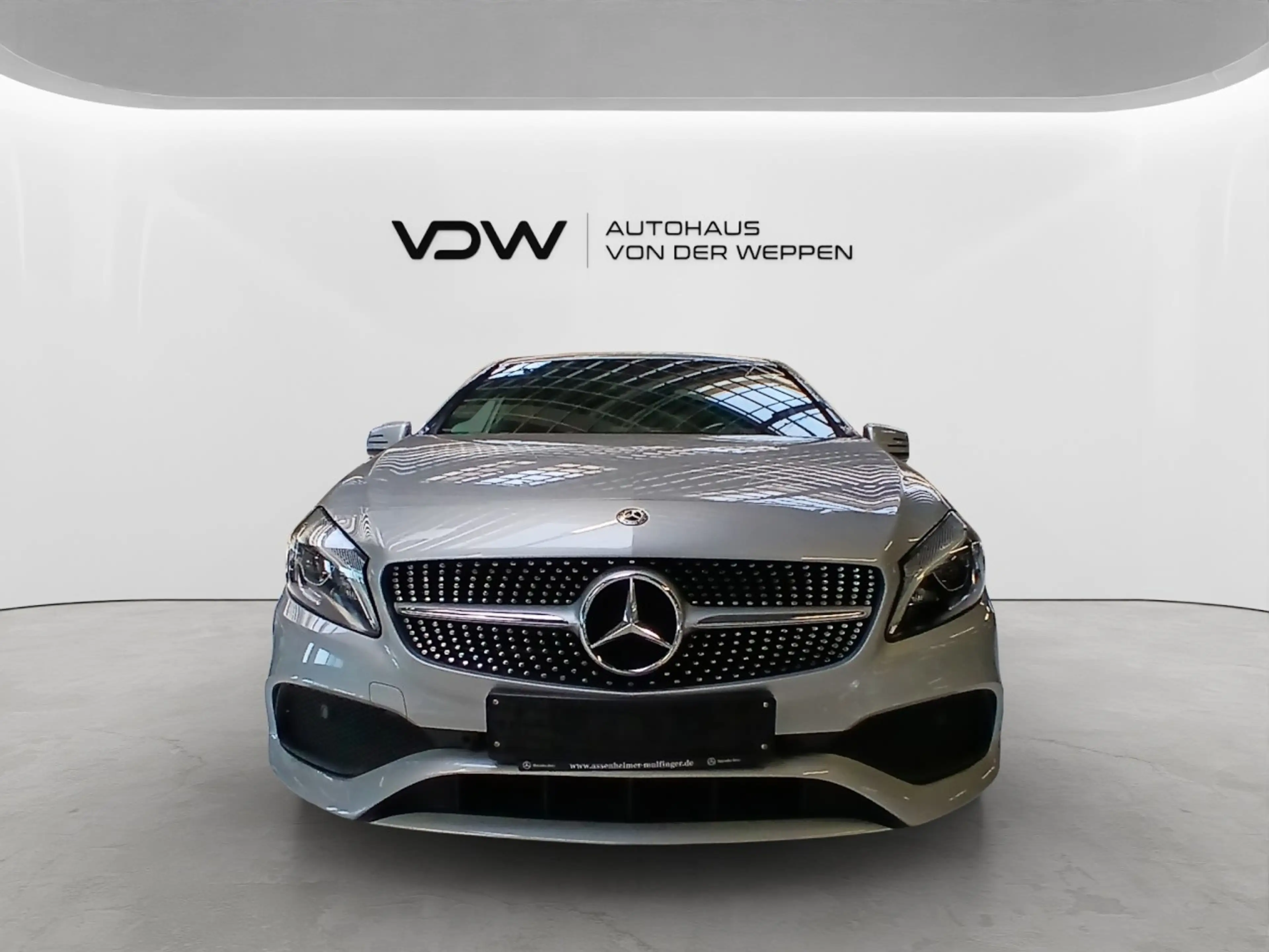 Mercedes-Benz A 180 AMG-Line BlueEff. LED, PTS, Navi, SHZ Klima Navi — photo 2