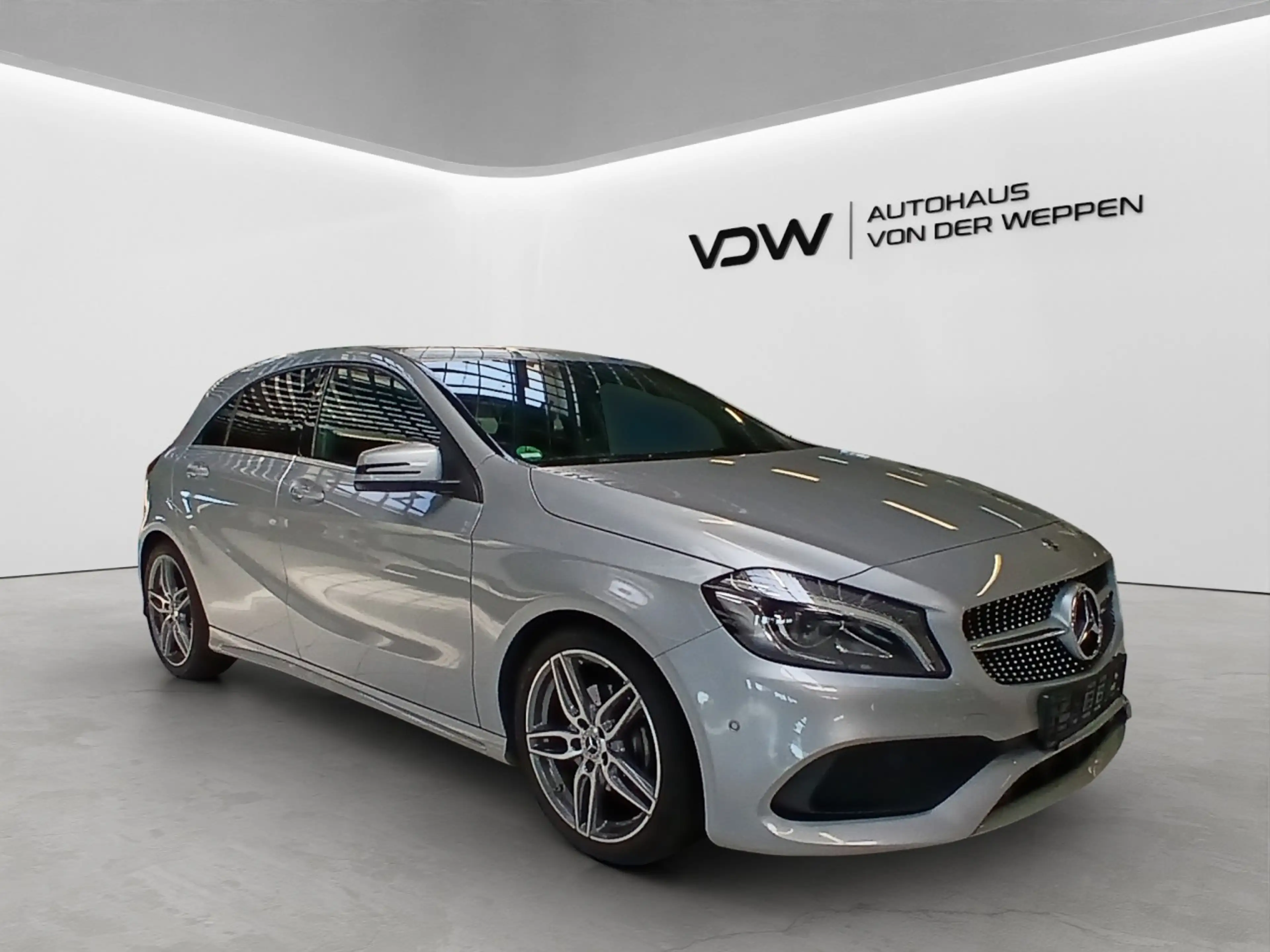 Mercedes-Benz A 180 AMG-Line BlueEff. LED, PTS, Navi, SHZ Klima Navi — photo 10