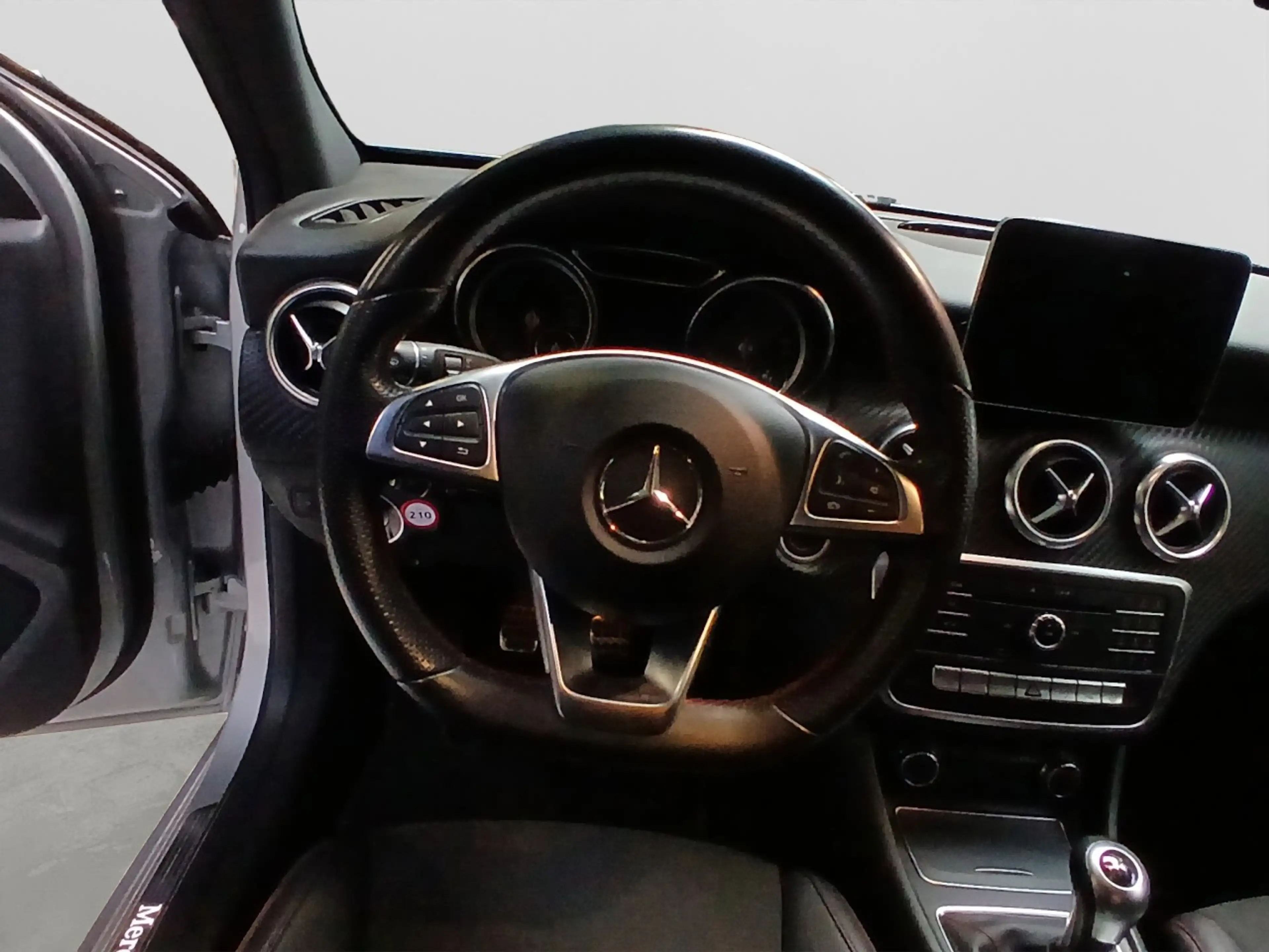 Mercedes-Benz A 180 AMG-Line BlueEff. LED, PTS, Navi, SHZ Klima Navi — photo 12
