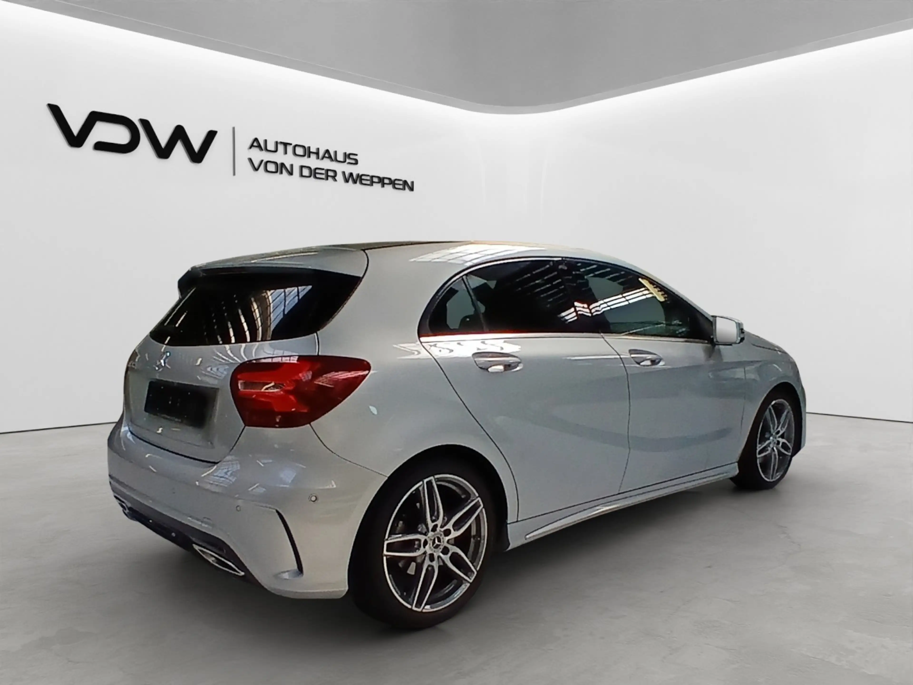 Mercedes-Benz A 180 AMG-Line BlueEff. LED, PTS, Navi, SHZ Klima Navi — photo 8
