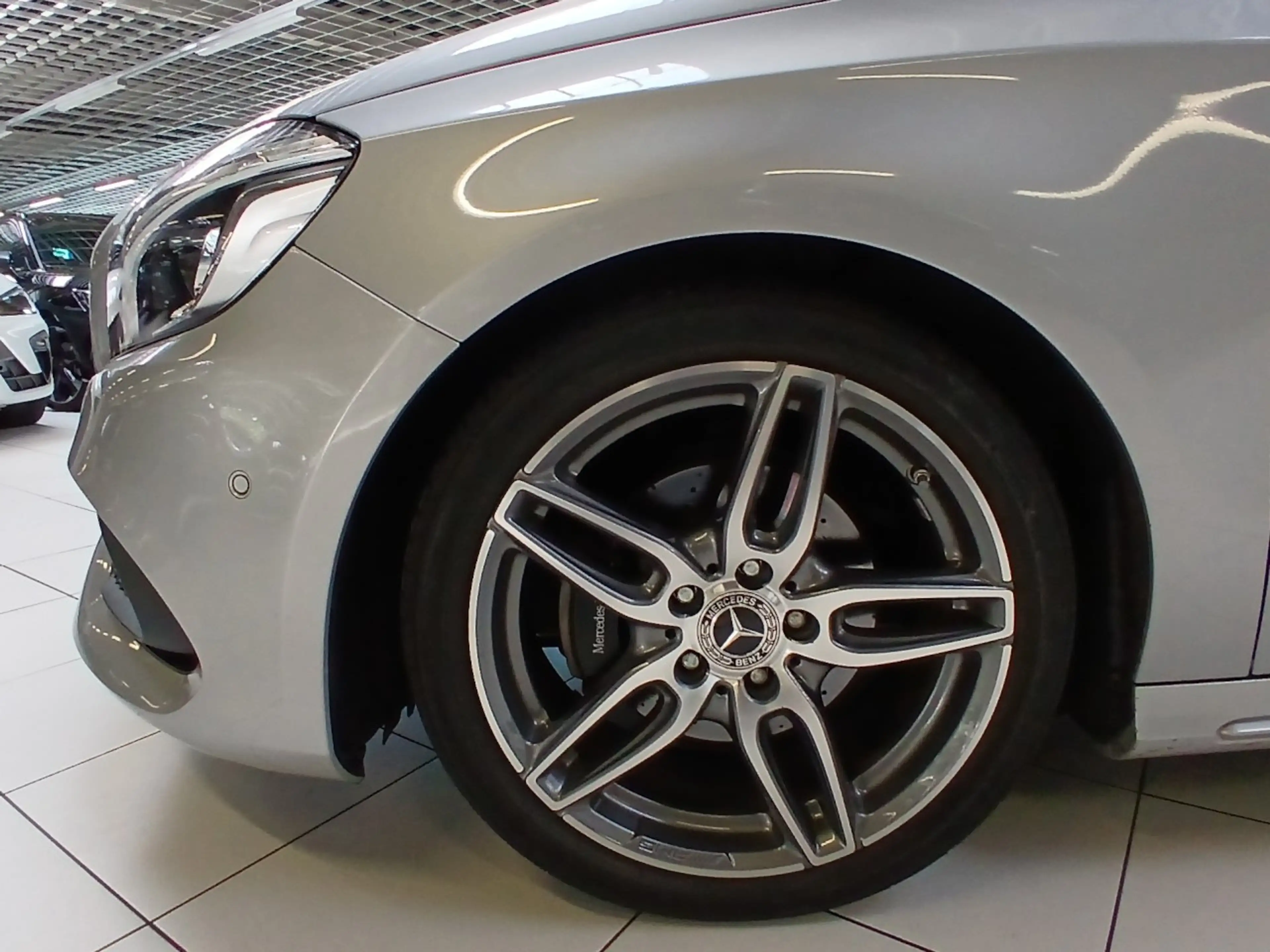Mercedes-Benz A 180 AMG-Line BlueEff. LED, PTS, Navi, SHZ Klima Navi — photo 4