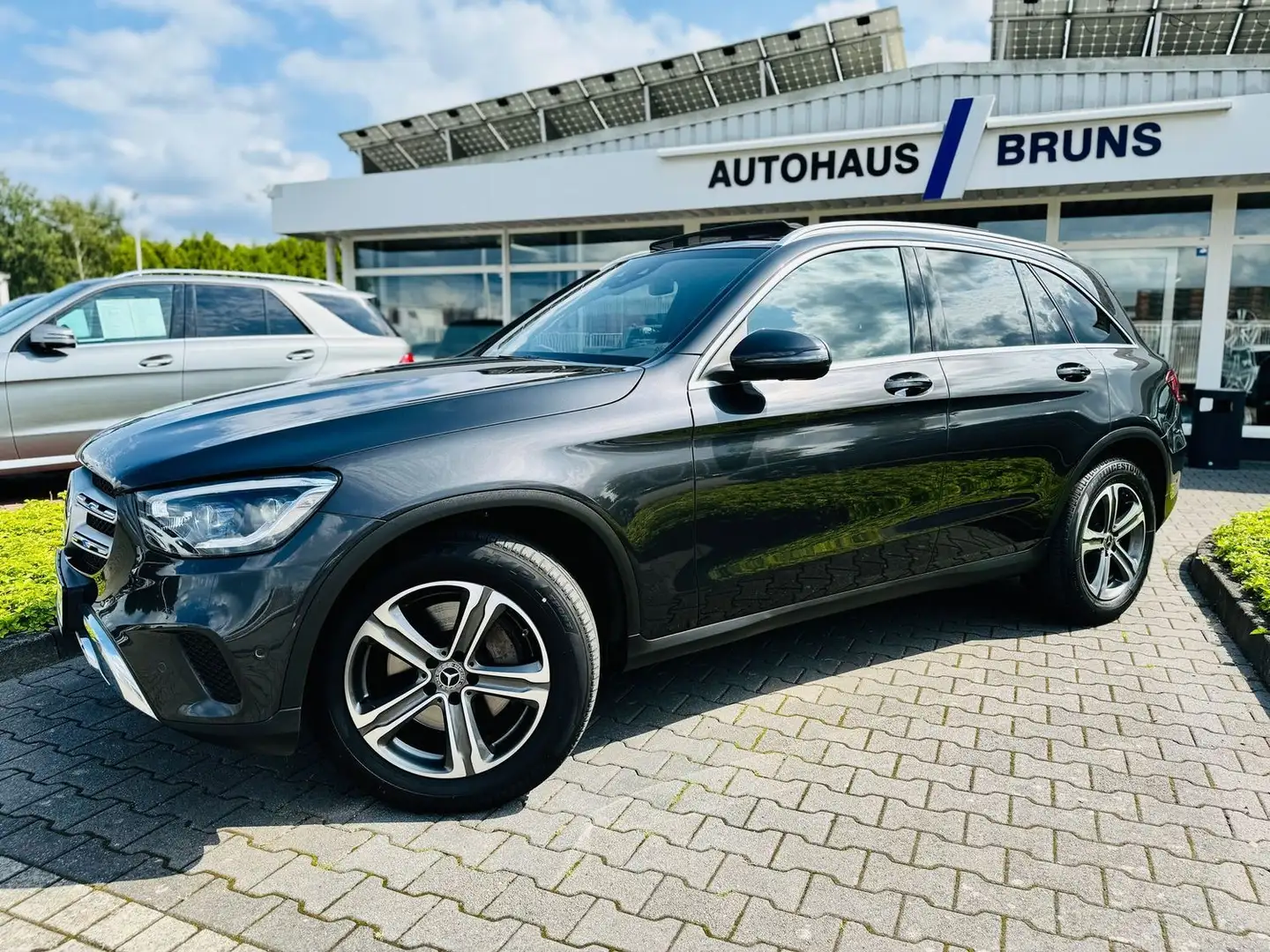 Mercedes-Benz GLC 300 d 4M, Panodach, Multib. LED, 360°, Comand, Distron Šedá - 2