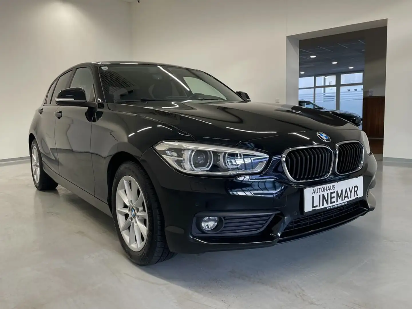 BMW 114 d  Advantage LED, Navi Schwarz - 2