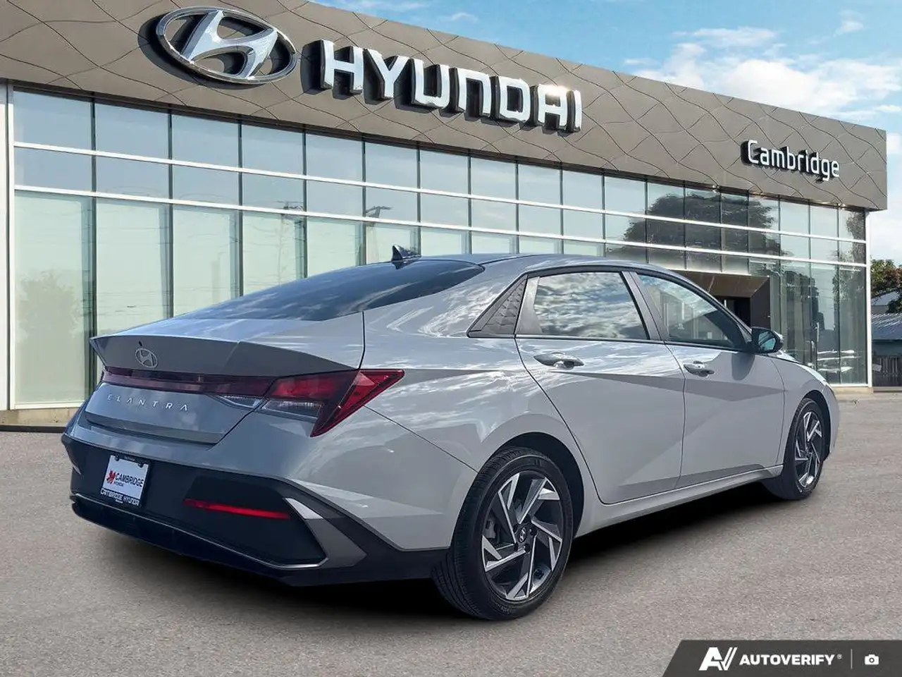 Hyundai ELANTRA photo Hyundai ELANTRA