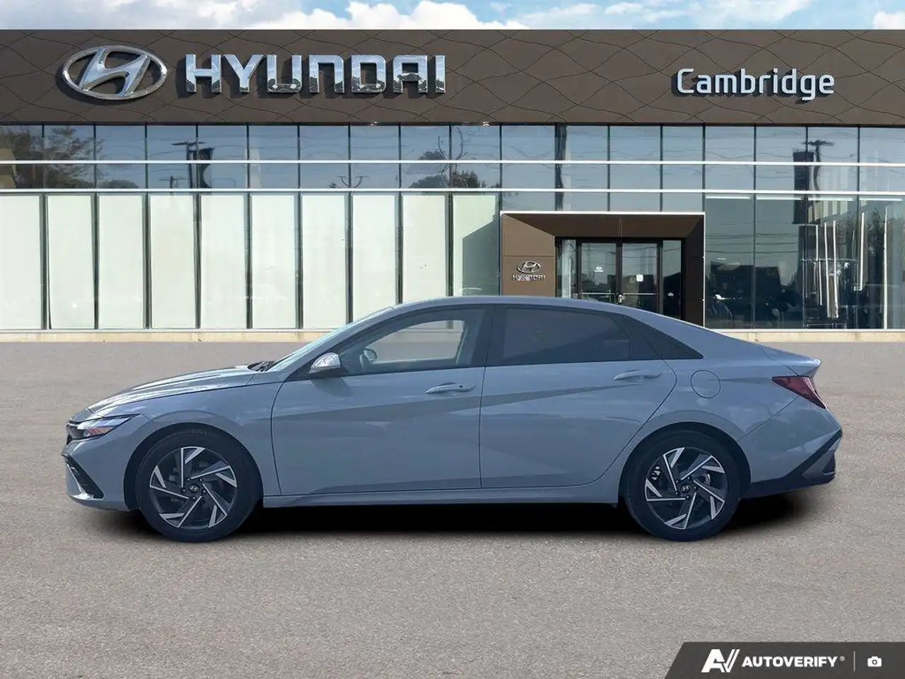 Hyundai ELANTRA photo Hyundai ELANTRA