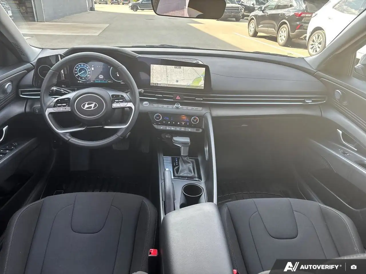Hyundai ELANTRA photo Hyundai ELANTRA
