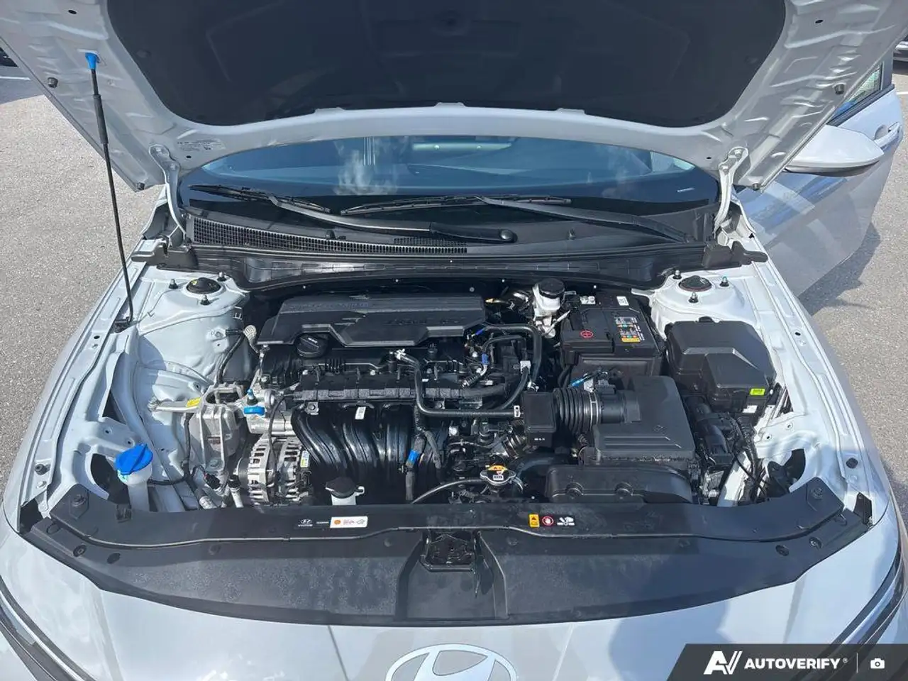 Hyundai ELANTRA photo Hyundai ELANTRA